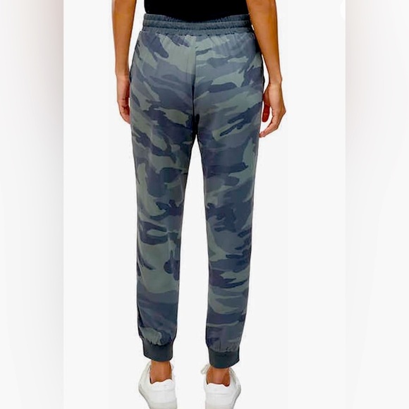 Splendid Women's Ankle Cuff Relaxed Fit Active Pants Camo Jogger S-M-XL NEW - Picture 2 of 4